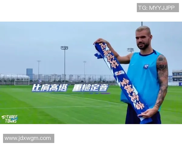 国外博主挑战足球明星测评活动引发热议与粉丝互动新潮流